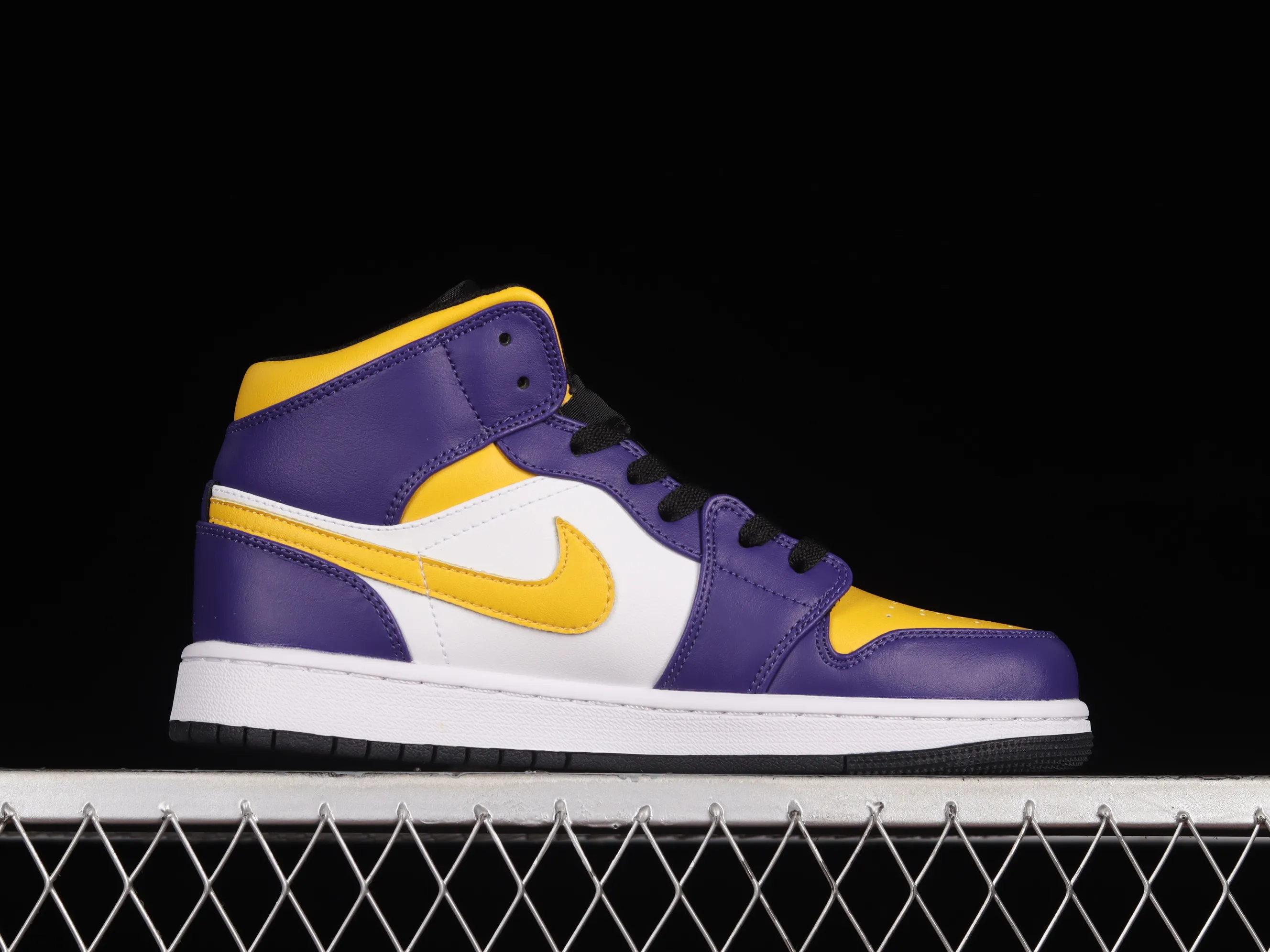 All categories Air Jordan Jordan series basketball shoes Air Jordan 1 Mid Air Jordan 1 Mid "Lakers" AJ1 Joe 1 Lakers color matching Zhongbang basketball shoes DQ8426-517